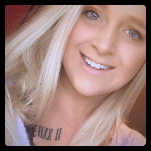 Meet your Posher, Camryn - Picture 1 of 1